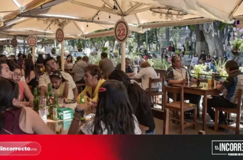  Restaurantes y plazas se llenan de familias para celebrar a los padres en Puebla