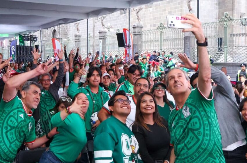  Convive Pepe Chedraui con familias poblanas durante el encuentro de la Selección Mexicana
