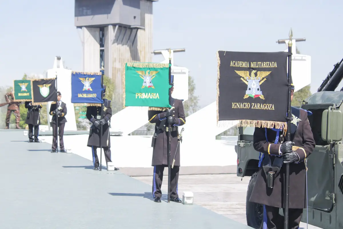 En México no están permitidas las escuelas militarizadas