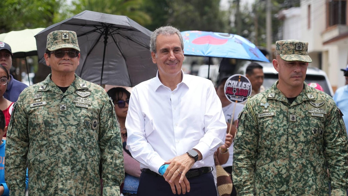 Entrega Pepe Chedraui rehabilitación vial en la Junta Auxiliar Ignacio Zaragoza, con el Tren Capitalino de Pavimentación
