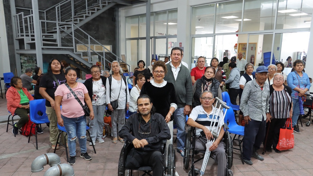 Entrega SMDIF aparatos funcionales para mejorar calidad de vida