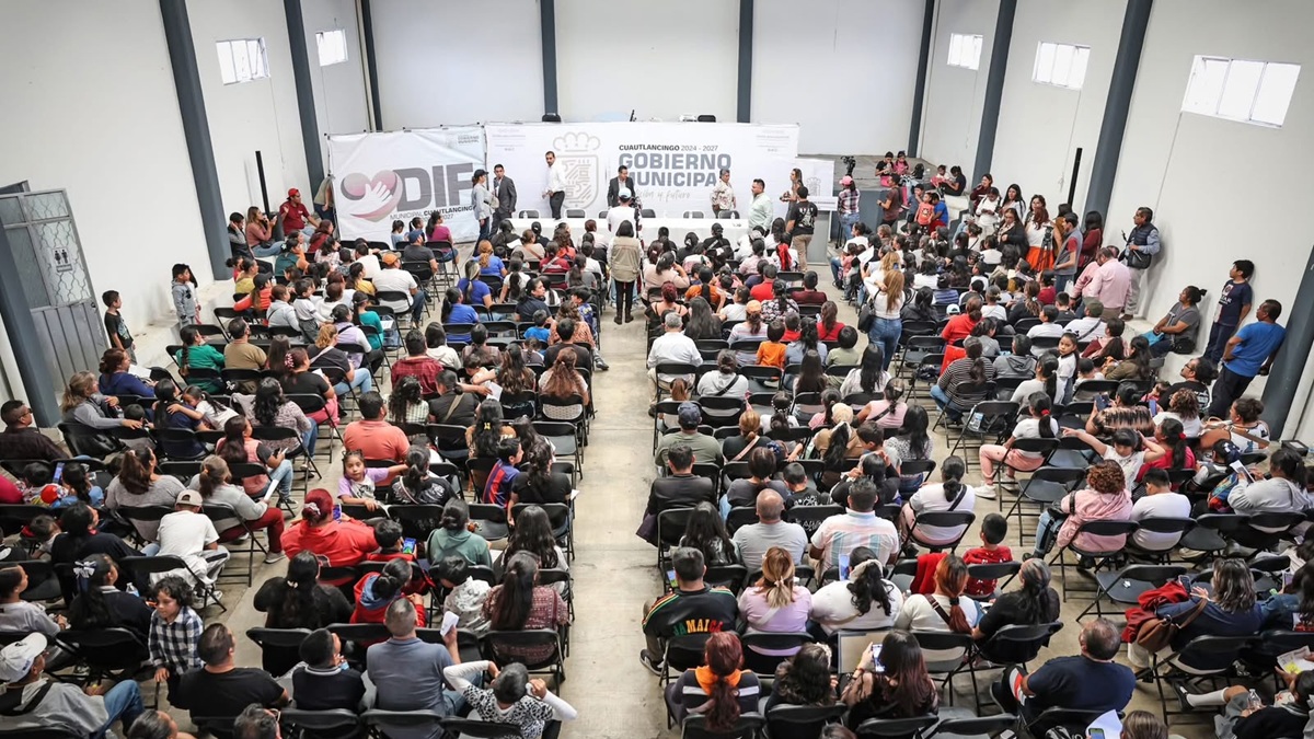 Gobierno de Cuautlancingo entrega lentes a 476 estudiantes