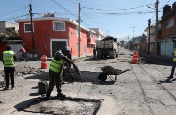Gobierno de Pepe Chedraui fortalece la movilidad con bacheo en la colonia San Pedro