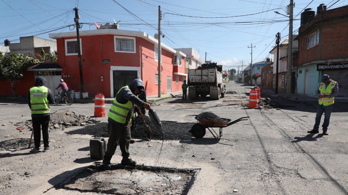 Gobierno de Pepe Chedraui fortalece la movilidad con bacheo en la colonia San Pedro