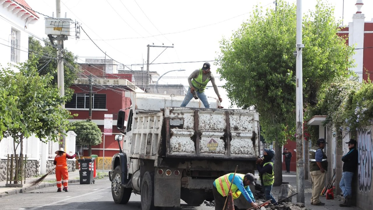 Gobierno de Pepe Chedraui impulsa movilidad segura con bacheo en la colonia El Carmen