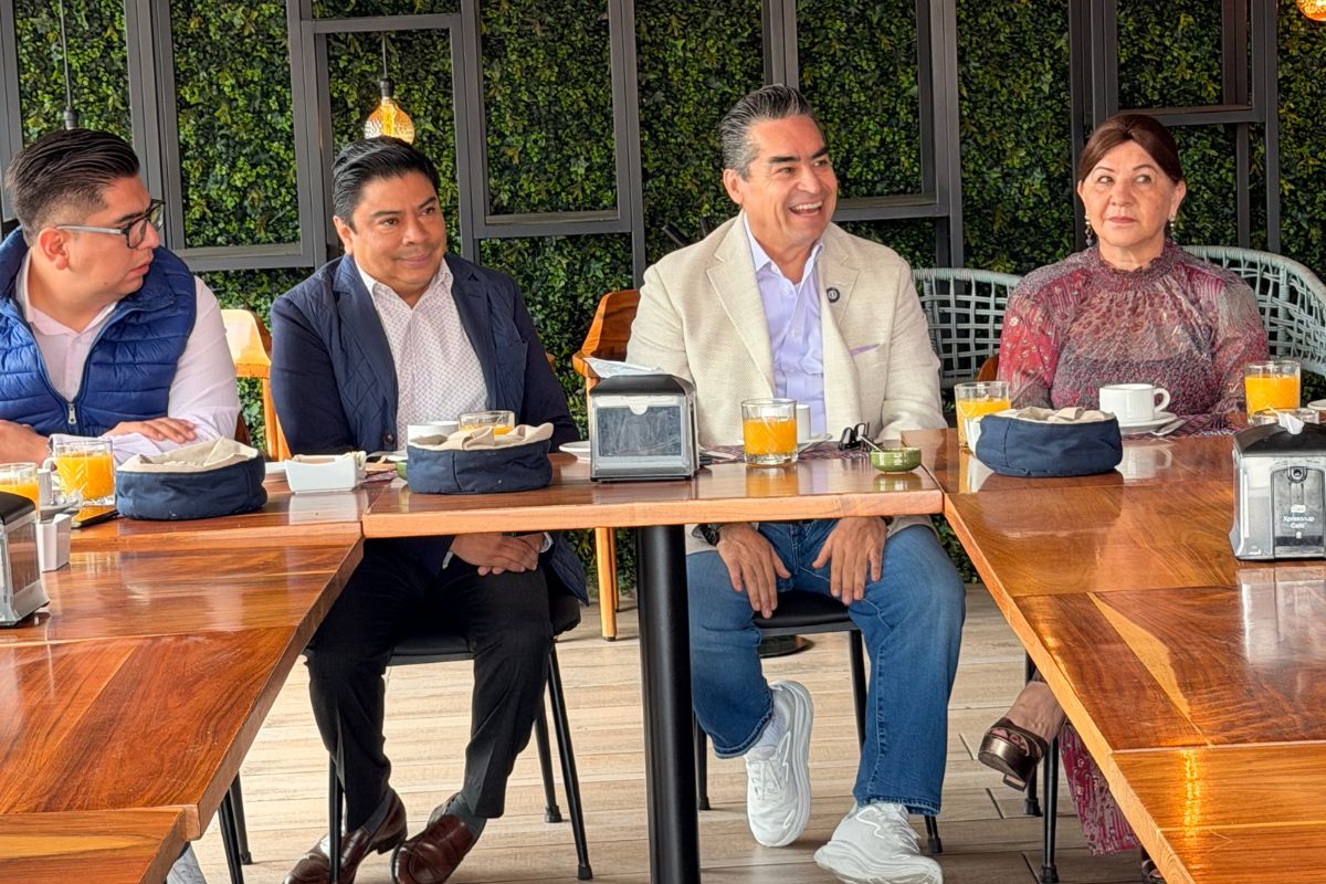 Invita la Cámara Nacional de la Industria de Restaurantes y Alimentos Condimentados a Rafa Moreno Valle Buitrón a impulsar la temporada del Chile en Nogada