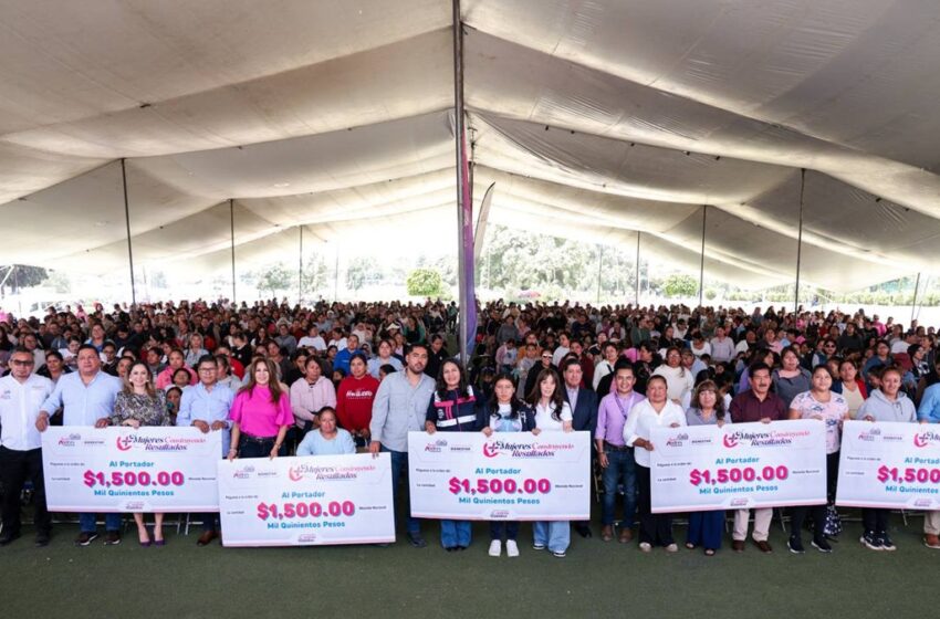  Lupita Cuautle entrega más apoyo y financiamiento para mujeres emprendedoras de San Andrés Cholula