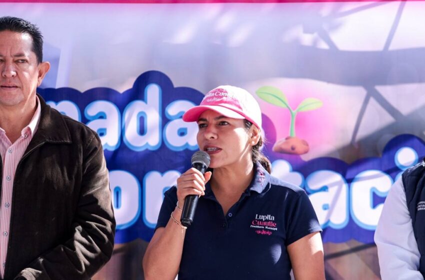  Realiza Lupita Cuautle jornada de reforestación en telesecundaria de la inspectoría Emiliano Zapata
