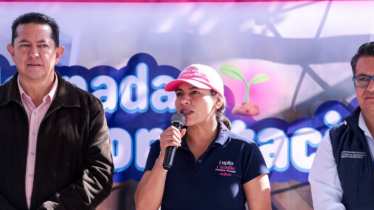 Realiza Lupita Cuautle jornada de reforestación en telesecundaria de la inspectoría Emiliano Zapata