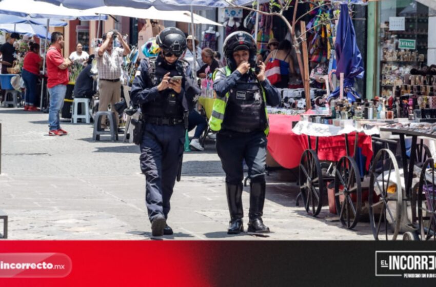  Retiran con grúa 10 vehículos de la Calle de los Dulces por invadir espacios públicos en Puebla