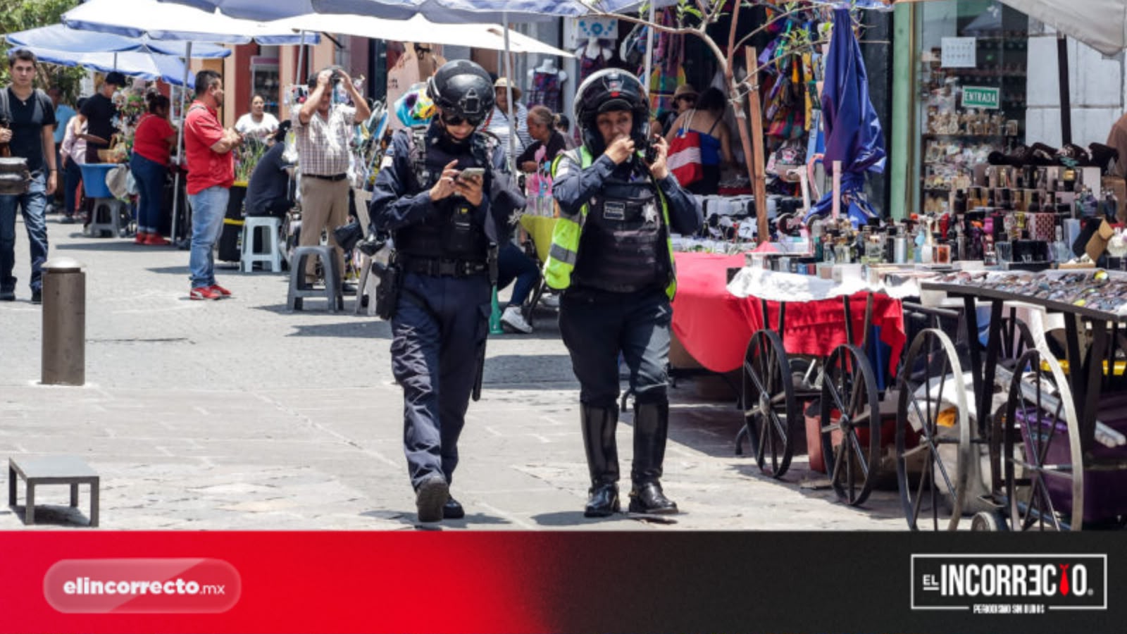 Retiran con grúa 10 vehículos de la Calle de los Dulces por invadir espacios públicos en Puebla