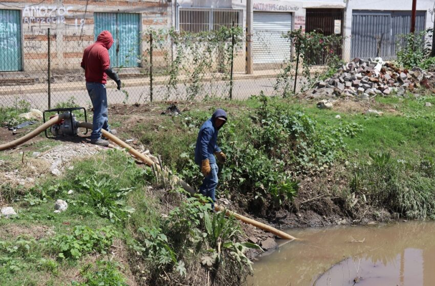  SOSAPACH fortalece acciones preventivas en el Vaso Regulador del Barrio de Santiago Mixquitla durante la temporada de lluvias