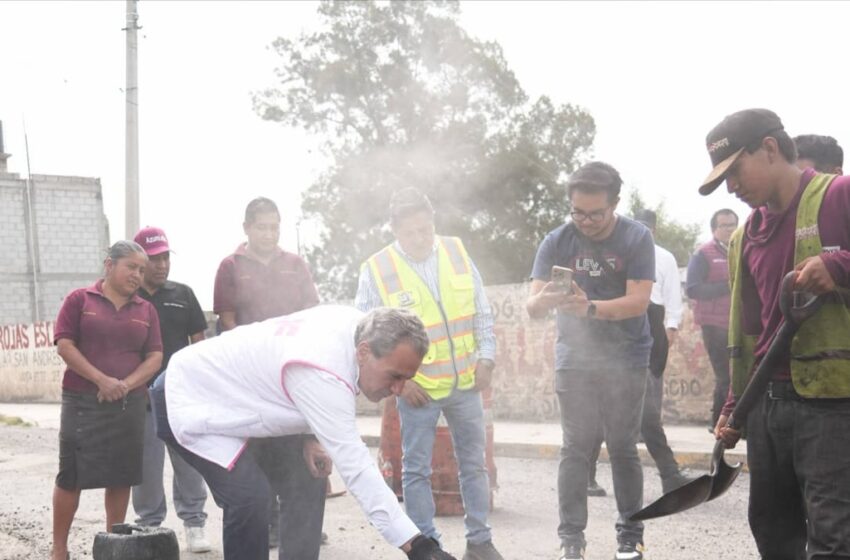  Verifica Pepe Chedraui trabajos de bacheo en San Andrés Azumiatla