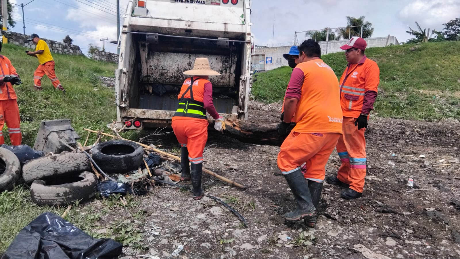 Comuna labores preventivas en Puente Negro ante pronóstico de lluvias