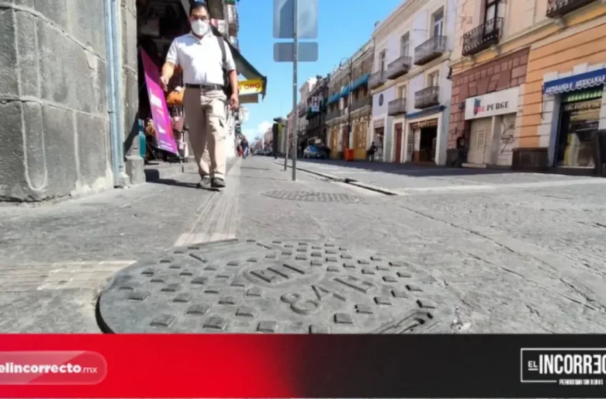  Coladeras selladas con concreto agravan inundaciones en el bulevar 5 de Mayo