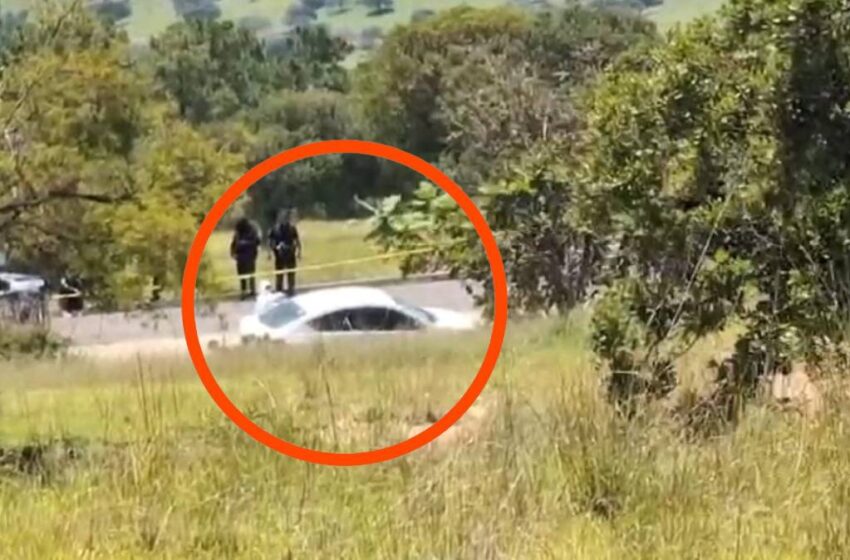  Abandonan cuatro cuerpos dentro de un automóvil en carretera de Cuautinchan, Puebla