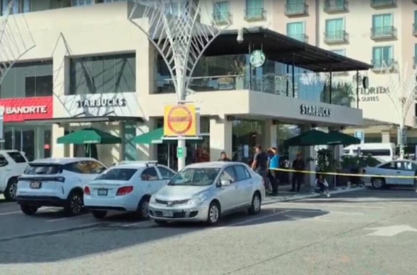  Acordonan Starbucks de Plaza Mazarik tras intento de asalto a cuentahabiente en San Andrés Cholula