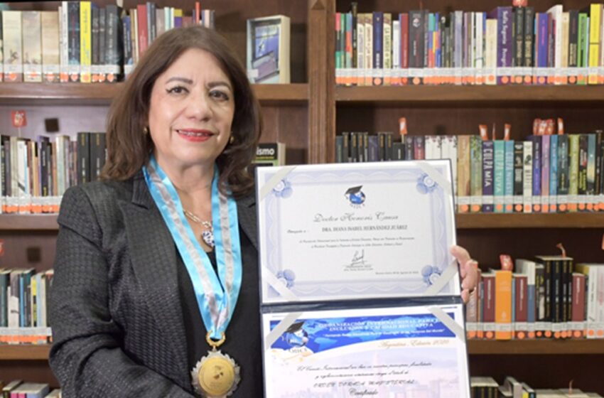  Académica de FFyL-BUAP recibe Doctorado Honoris Causa por la OIICE