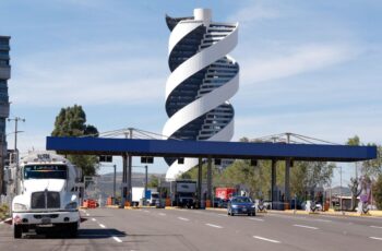 Anuncian bloqueo en caseta de Atlixco para exigir salida de alcaldesa de Acatlán