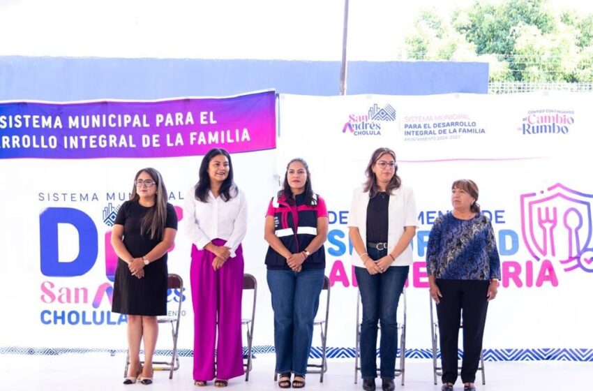  Entrega Lupita Cuautle nuevo equipamiento para desayunadores escolares