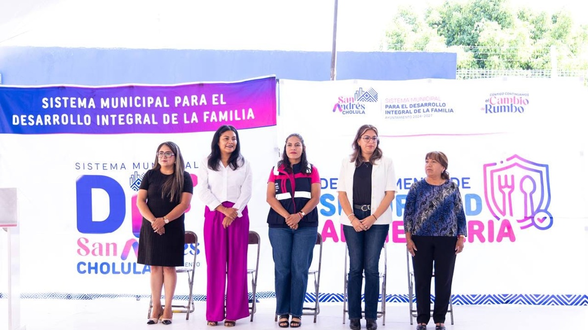 Entrega Lupita Cuautle nuevo equipamiento para desayunadores escolares