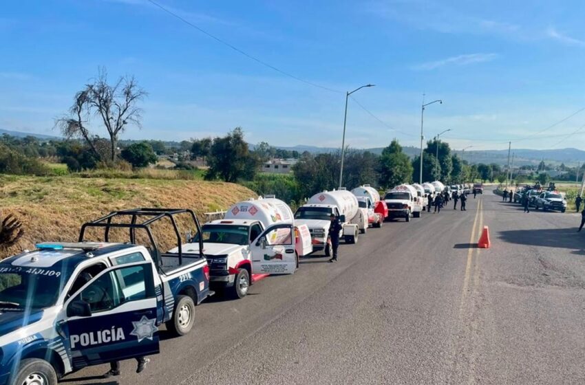  Fuerzas de seguridad recuperan más de 21 mil 600 litros de hidrocarburo ilegal en El Verde