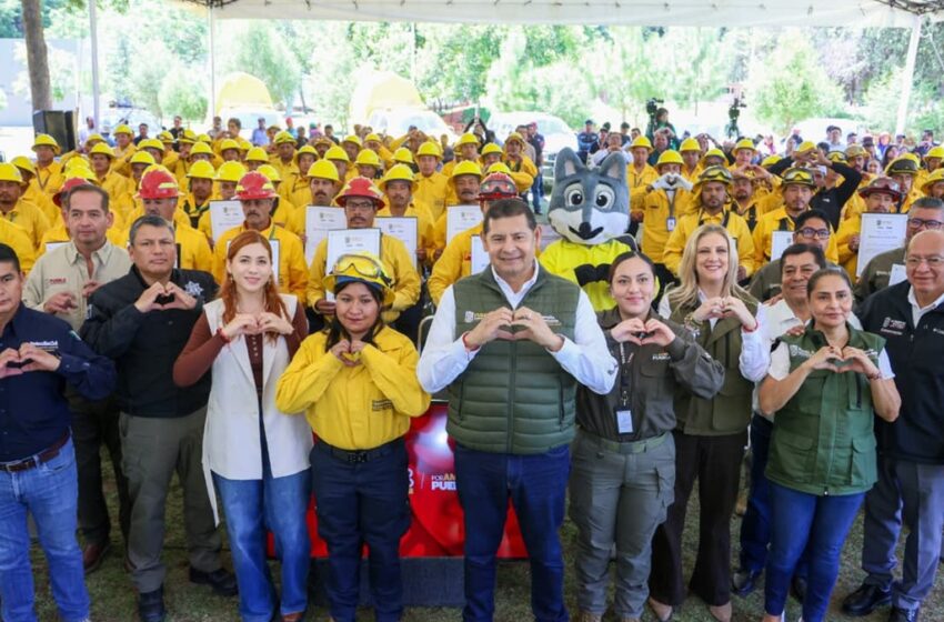  Gobierno estatal reconoce labor forestal y afianza estrategia para proteger bosques poblanos