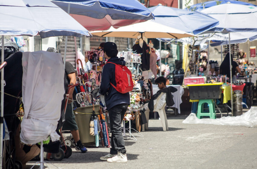 Retiran obstáculos y regulan anuncios en calles del Centro Histórico de Puebla tras operativo
