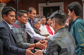 Omar Muñoz reconoce a jóvenes con Premios Cuāuhtli Cuautlancingo 2026