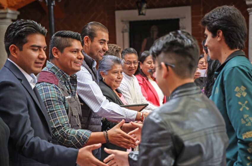  Omar Muñoz reconoce a jóvenes con Premios Cuāuhtli Cuautlancingo 2026