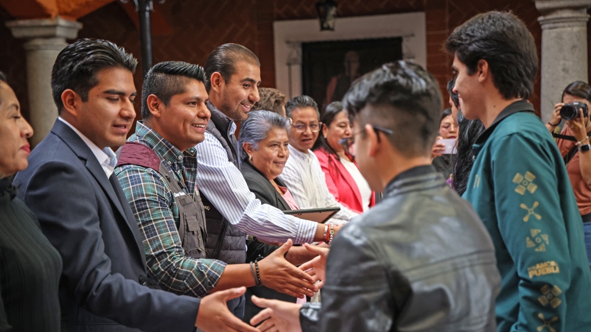 Omar Muñoz reconoce a jóvenes con Premios Cuāuhtli Cuautlancingo 2026