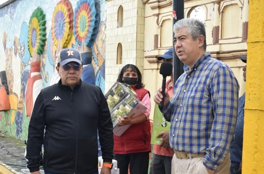  Participa diputado Miguel Márquez en faena comunitaria para transformar calles de Huauchinango