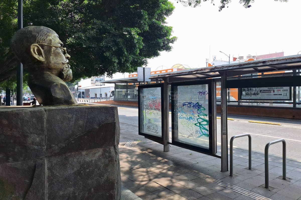 Puebla alista renovación de 408 paraderos de transporte público