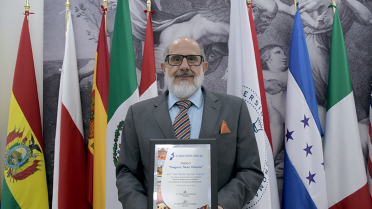 Recibe investigador BUAP premio “Gregorio Pérez Palacios”