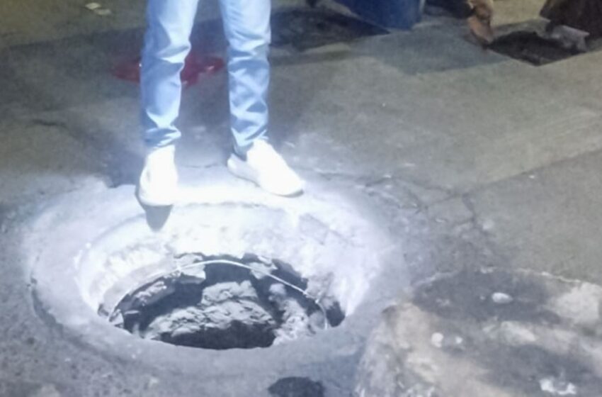  SOSAPACH atiende de manera inmediata fuga en la red de distribución de agua potable en el Barrio de Santiago Mixquitla
