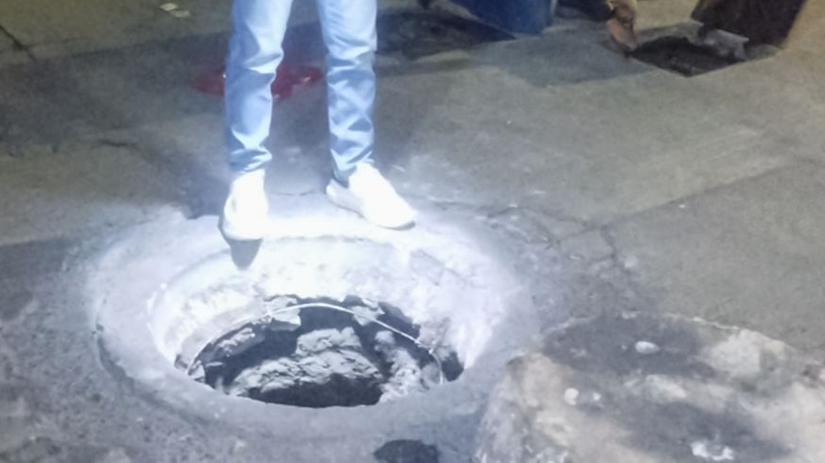 SOSAPACH atiende de manera inmediata fuga en la red de distribución de agua potable en el Barrio de Santiago Mixquitla