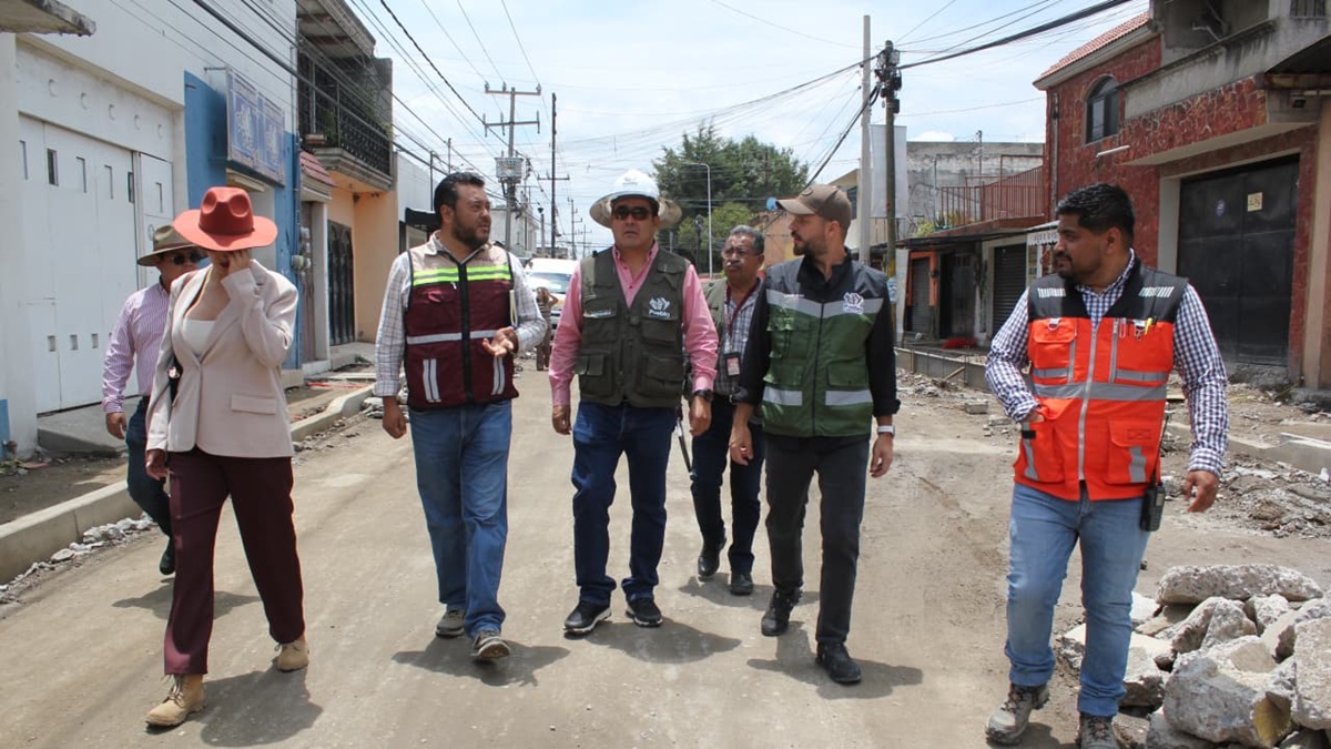 Supervisa Gobierno de Pepe Chedraui trabajos de rehabilitación vial en San Felipe Hueyotlipan