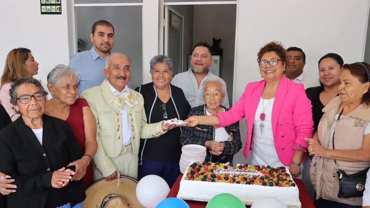 Tere Alfaro celebra a los abuelitos de Sanctorum