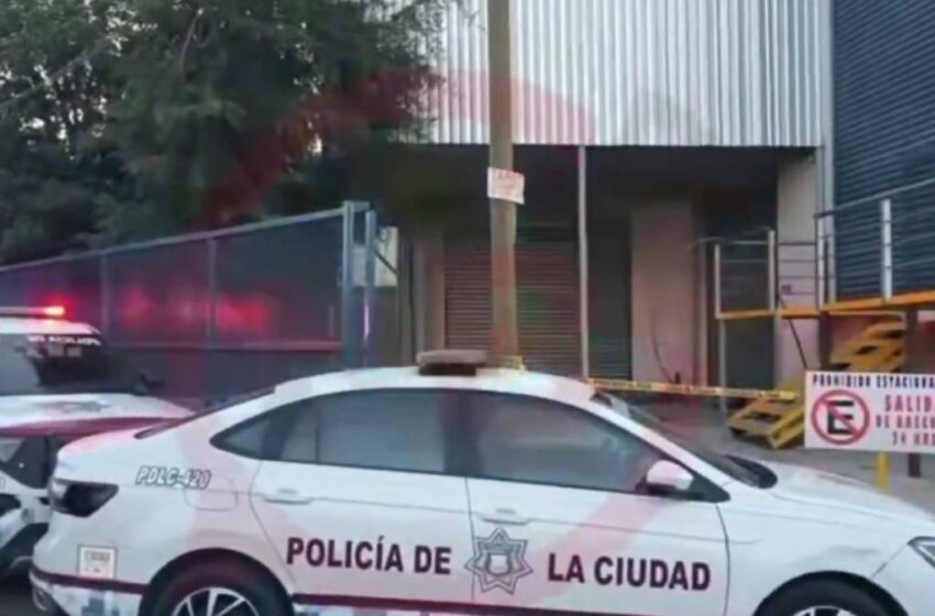  Muere indigente en la Central de Abastos de Puebla junto a su perro; investigan posible picadura de alacrán