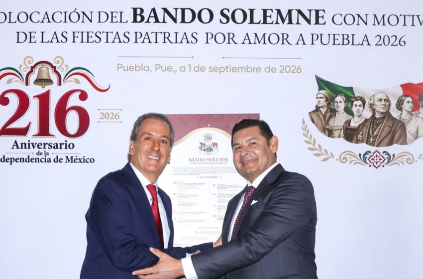  Colocan Alejandro Armenta y Pepe Chedraui Bando Solemne de las Fiestas Patrias 2026 en el Palacio Municipal
