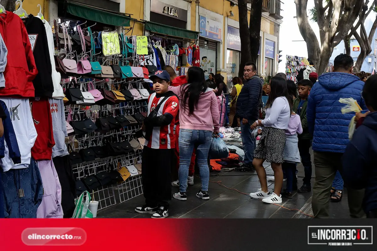 Comuna retira ambulantes del corredor 5 de Mayo para recuperar espacios públicos