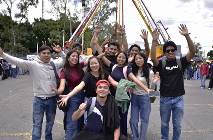  Convive comunidad BUAP en la Fiesta Mexicana
