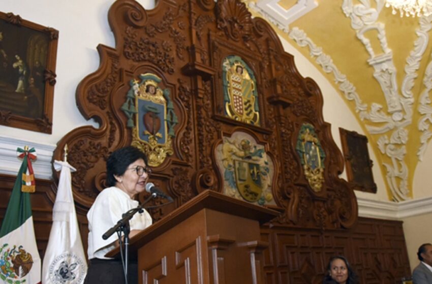  Entrega Rectora Lilia Cedillo reconocimientos a la primera generación de egresados de la FACUFI