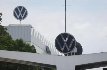 Ofrece gobierno de Puebla 4 mil vacantes para trabajadores despedidos de Volkswagen