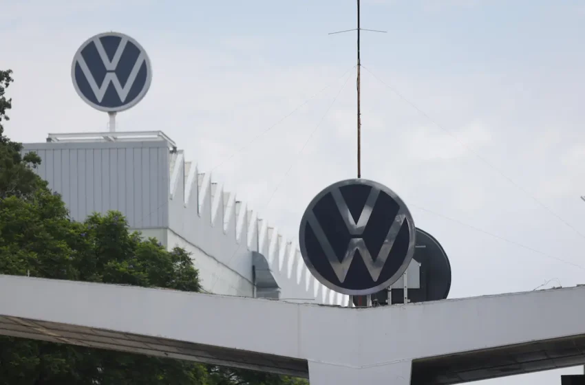  Ofrece gobierno de Puebla 4 mil vacantes para trabajadores despedidos de Volkswagen