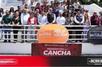 Pepe Chedraui inaugura cancha de futbol 7 en Xonaca II