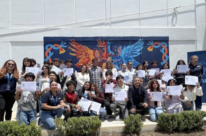  Plasman estudiantes BUAP su talento y creatividad en mural de la preparatoria de Tepeaca