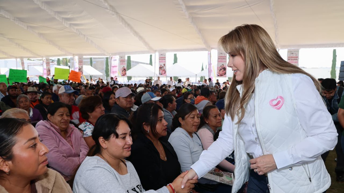 Preside Ceci Arellano jornada por amor a las familias en San Francisco Totimehuacán