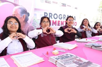 SEDIF entrega canastas alimentarias a familias vulnerables de la capital poblana