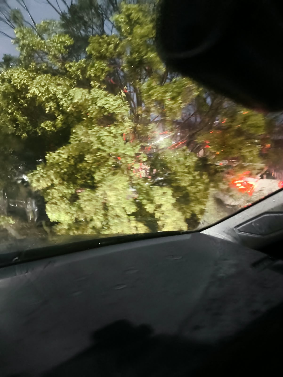 Granizada y lluvia dejan daños, choques e inundaciones en Puebla
